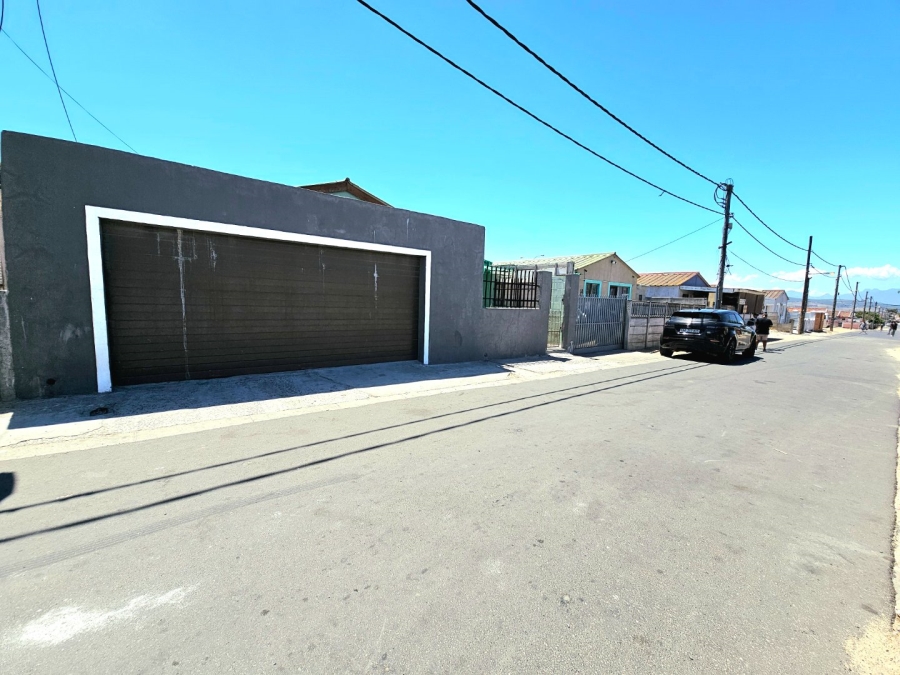 3 Bedroom Property for Sale in Roosendal Western Cape